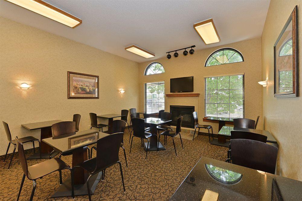 Kelly Inn 13Th Avenue ファーゴ エクステリア 写真