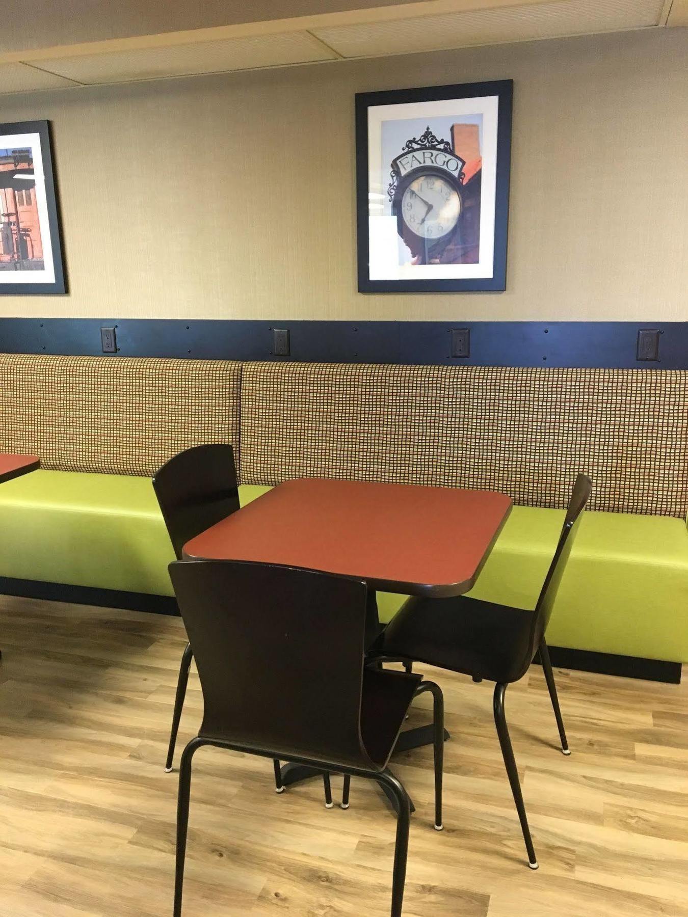 Kelly Inn 13Th Avenue ファーゴ エクステリア 写真