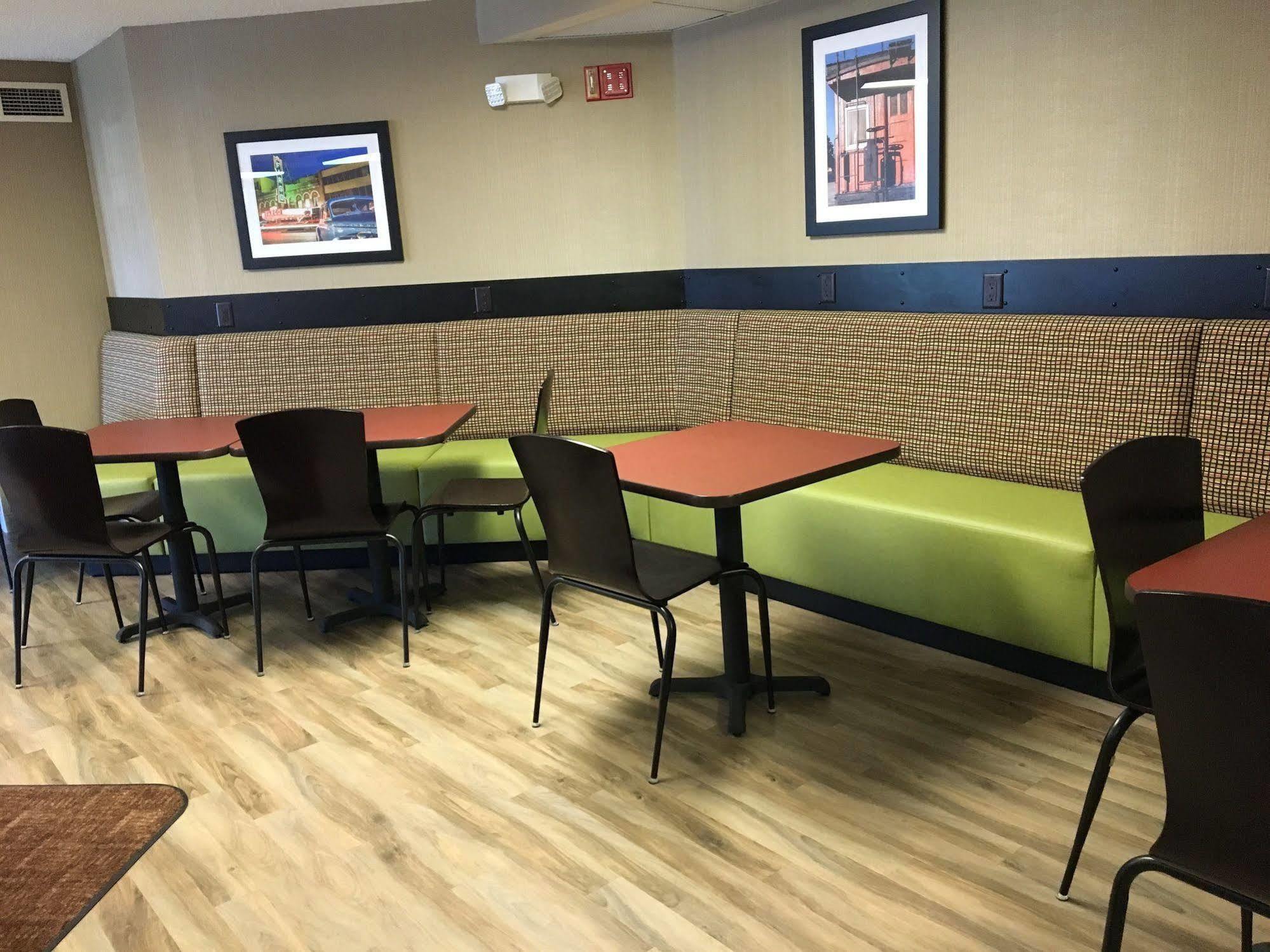 Kelly Inn 13Th Avenue ファーゴ エクステリア 写真